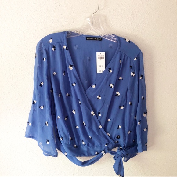 NWT Abercrombie & Fitch Signature Wrap Blouse-Sz S - Picture 2 of 5